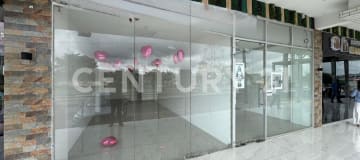Local 36m² en plaza comercial con alto tráfico peatonal