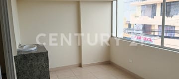 Oficina 22m² en Calderón - Ubicación comercial estratégica