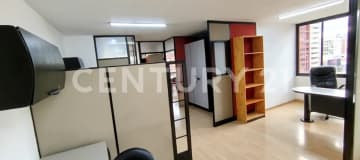 Oficina amoblada 109m² en Eloy Alfaro y Shyris, $98.000