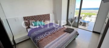 Depto. amoblado frente al mar, Base Naval, $255K