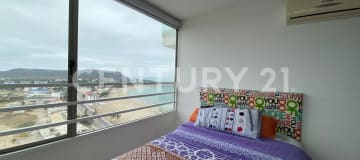 Depto. amoblado frente al mar, Base Naval, $255K