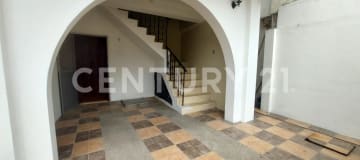 Casa rentera con 2 deptos. en Esteros Sur - 267m²
