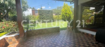 Casa campestre en Tumbaco 420m², 2 plantas y 6 estacionamientos