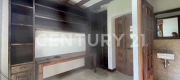 Casa campestre en Tumbaco 420m², 2 plantas y 6 estacionamientos