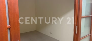 Oficina remodelada en Edificio San Francisco 300, centro de Guayaquil