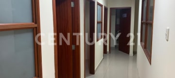 Oficina remodelada en Edificio San Francisco 300, centro de Guayaquil