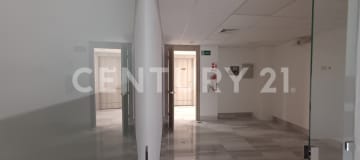 Oficina moderna en Platinum 2, lista para operar