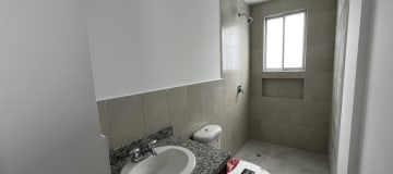 Casa en Venta Miranda - Conocoto, 2 plantas, terraza y estacionamiento cubierto