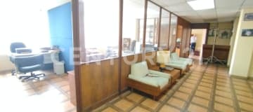 Oficina 110m² en Edificio España, vista al Pichincha, 24/7