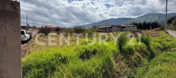 Terreno esquinero cerca del Estadio Quimiag - Ideal para inversión