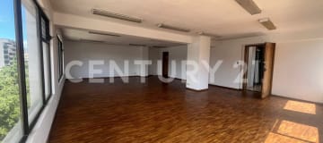 Oficina 80m² en 7mo piso, La Mariscal: vista y parquet