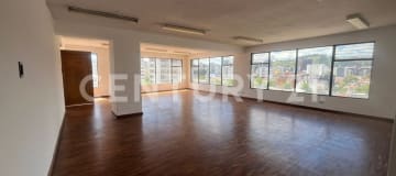 Oficina 80m² en 7mo piso, La Mariscal: vista y parquet