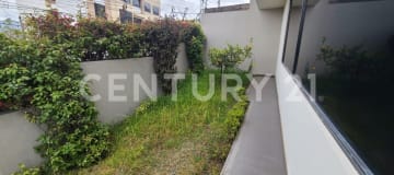 Casa corporativa en zona hotelera: 570m² + local comercial