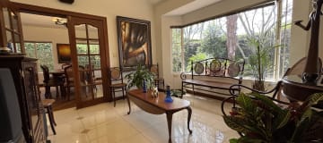 Casa de lujo en venta o renta en La Primavera, 1.600 m² de terreno, urbanización privada con seguridad 24/7 y áreas comunales completas