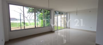 Casa moderna en venta en Norte de Guayaquil
