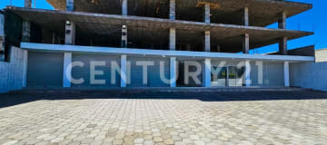 Local en renta de 170m² sobre vía principal, parqueaderos