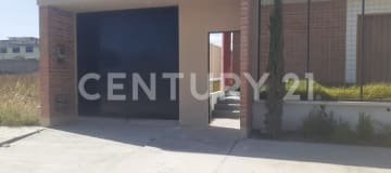Casa moderna en Quito norte, 3 dormitorios y 5 parqueaderos