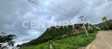 Terreno esquinero 2,074m² en Puerto López