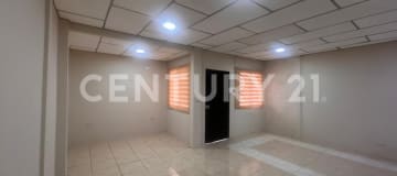 Casa remodelada en calle privada cerca de Mall del Norte