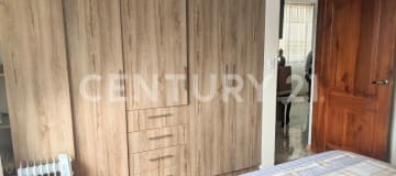 Casa en venta en Calderón con 3 deptos. independientes y jardín