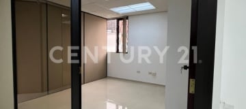 Oficina 140m² en La Carolina, 5 oficinas + áreas comunes