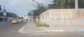 Terreno esquinero 1225m² en Tarqui con vista al mar y servicios