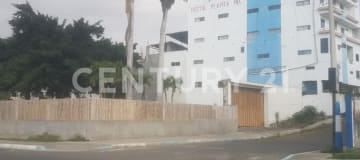 Terreno esquinero 1225m² en Tarqui con vista al mar y servicios