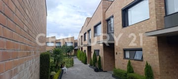 Casa de lujo en condominio San José, La Primavera, Cumbayá