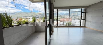 Depto. 3 dormitorios en Cumbayá con vista y amenities