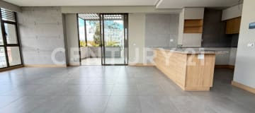 Depto. 3 dormitorios en Cumbayá con vista y amenities