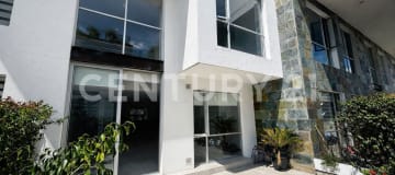 Amplio depto. 222m2 en Cumbayá - Terraza y piscina