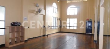 Local con mezzanine 299m², doble altura, $300.000