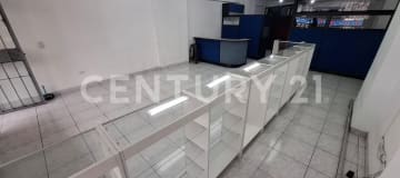 Local 69m² en Av. 10 de Agosto, ideal para consultorios o negocios