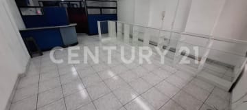 Local 69m² en Av. 10 de Agosto, ideal para consultorios o negocios