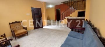 Casa 200m² en Esteros Sur con 6 dormitorios y garaje