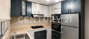 Casa en Mucho Lote 1 - 4 hab. y garaje en callejón privado