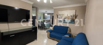 Casa en Mucho Lote 1 - 4 hab. y garaje en callejón privado