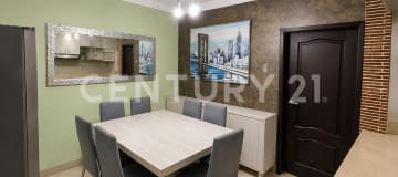 Casa en Mucho Lote 1 - 4 hab. y garaje en callejón privado