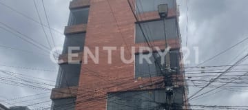 Oficina 2 plantas en Quito, 9 consultorios y 7 parqueaderos