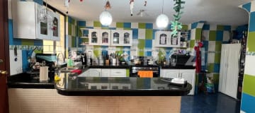 Amplia casa en Comité del Pueblo con terraza y balcón