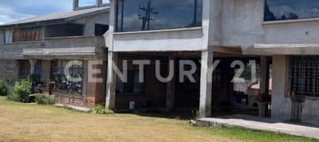 Terreno 6.000m² en Tumbaco con árboles frutales y obra gris