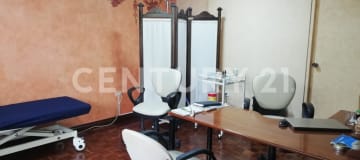 Depto. planta baja 4 hab. 3 bodegas 2 park. en 6 de Diciembre