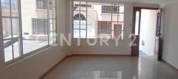 Casa esquinera 3 pisos en conjunto privado - 9 viviendas