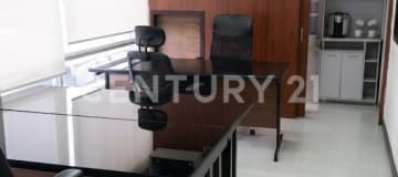 Oficina en Av. 10 de Agosto - 63m² y 1 parqueadero