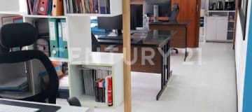 Oficina en Av. 10 de Agosto - 63m² y 1 parqueadero