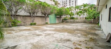 Casa y Terreno en Remate en Urb. Santa Cecilia