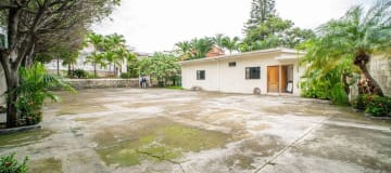 Casa y Terreno en Remate en Urb. Santa Cecilia