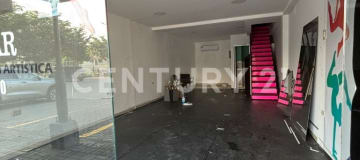 Local en plaza comercial con 20+ marcas, alto flujo