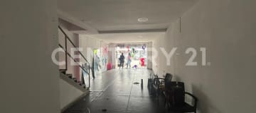Local en plaza comercial con 20+ marcas, alto flujo