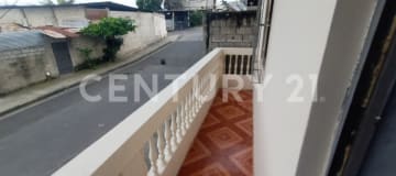 Casa rentera con 7 deptos, 1% rentabilidad en Juan Montalvo
